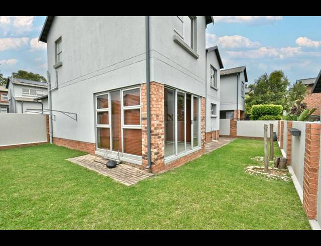 3 BEDROOM TOWNHOUSE FOR SALE IN HONEYDEW MANOR